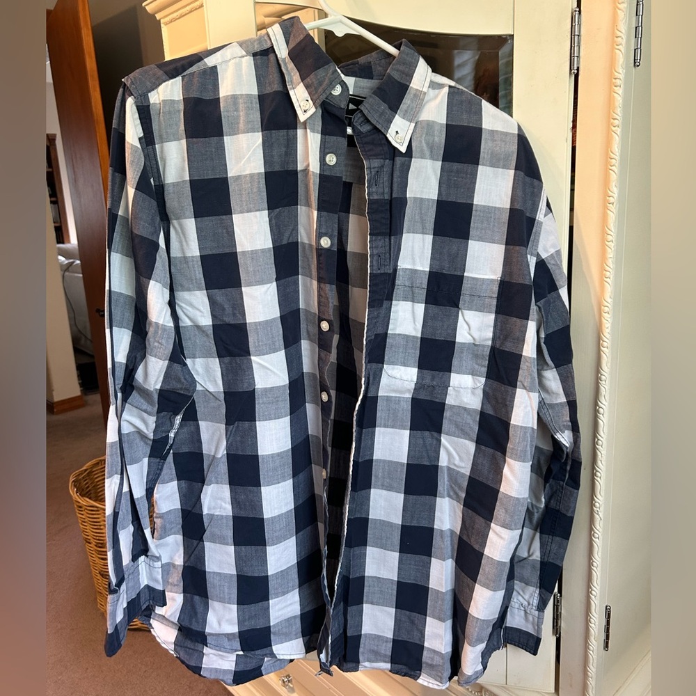 Super cute button up